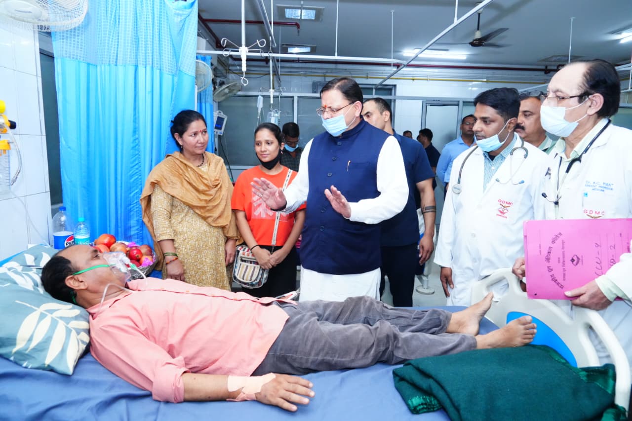 मुख्यमंत्री  ने दून अस्पताल में भर्ती वरिष्ठ पत्रकार मोहन भुलानी का हालचाल जाना